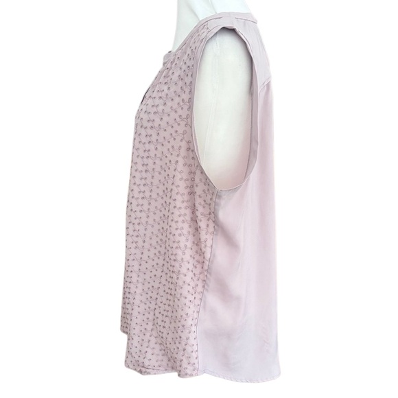 Ann Taylor Lilac Eyelet Button front  Sleeveless Blouse size XL. - Picture 4 of 7